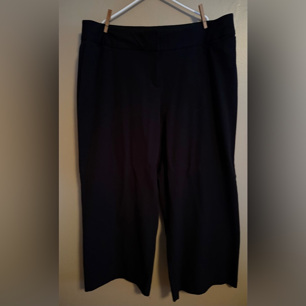 Preloved in very good condition
Lane Bryant’s “The Allie” dress pants Size 26R